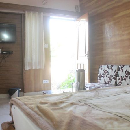 Cozy Room On Neelkanth Road 아부 산 외부 사진